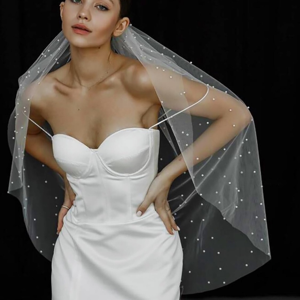 NWT Pearl Fingertip Veil